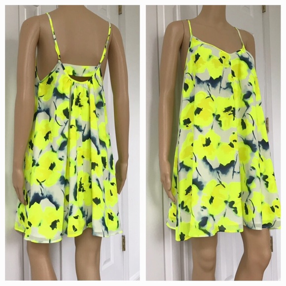 Saks Fifth Avenue Dresses & Skirts - Saks fifth avenue spaghetti strap Floral dress